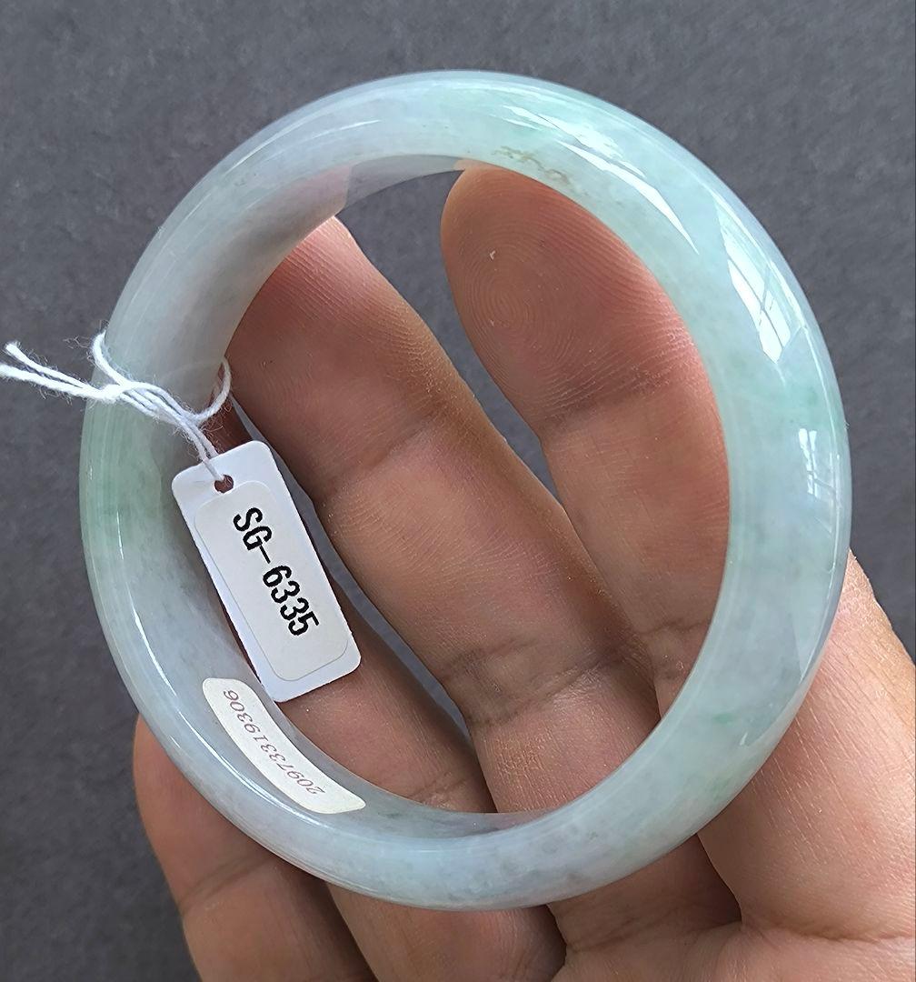 【日本鑑別書付:冰种（氷種）】アイス本翡翠のバングル（内径59ミリ弱）6335