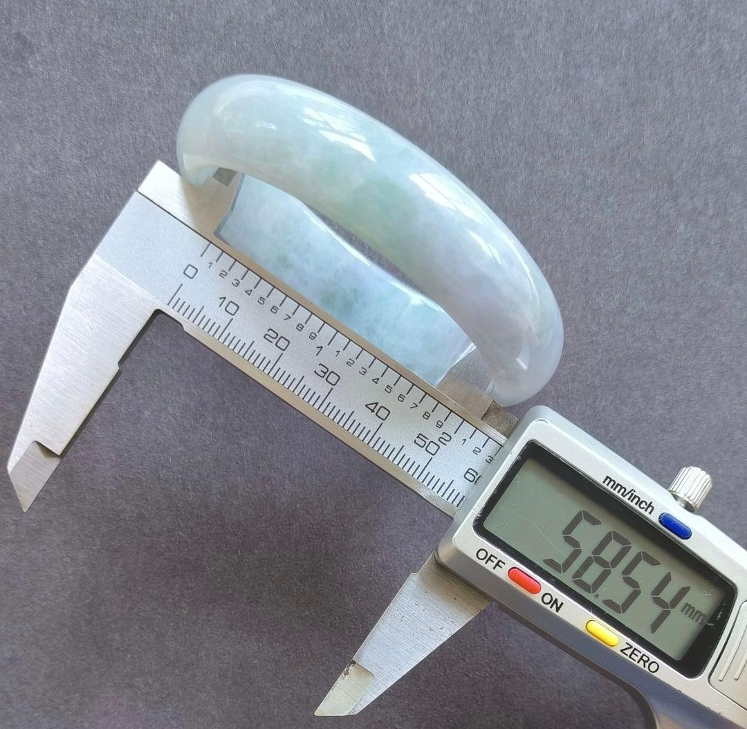 【日本鑑別書付:冰种（氷種）】アイス本翡翠のバングル（内径59ミリ弱）6335