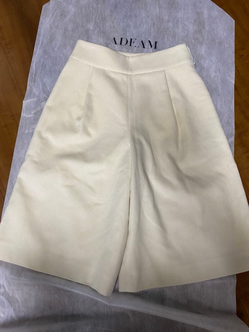 新品♡フォクシー カシミア ホワイトガウチョパンツ ハーフパンツ