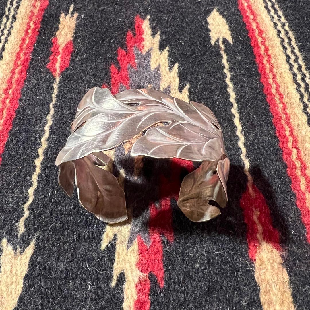 希少 【unkown】 ワイドリーフバングル シルバー フェザー925 - メルカリ