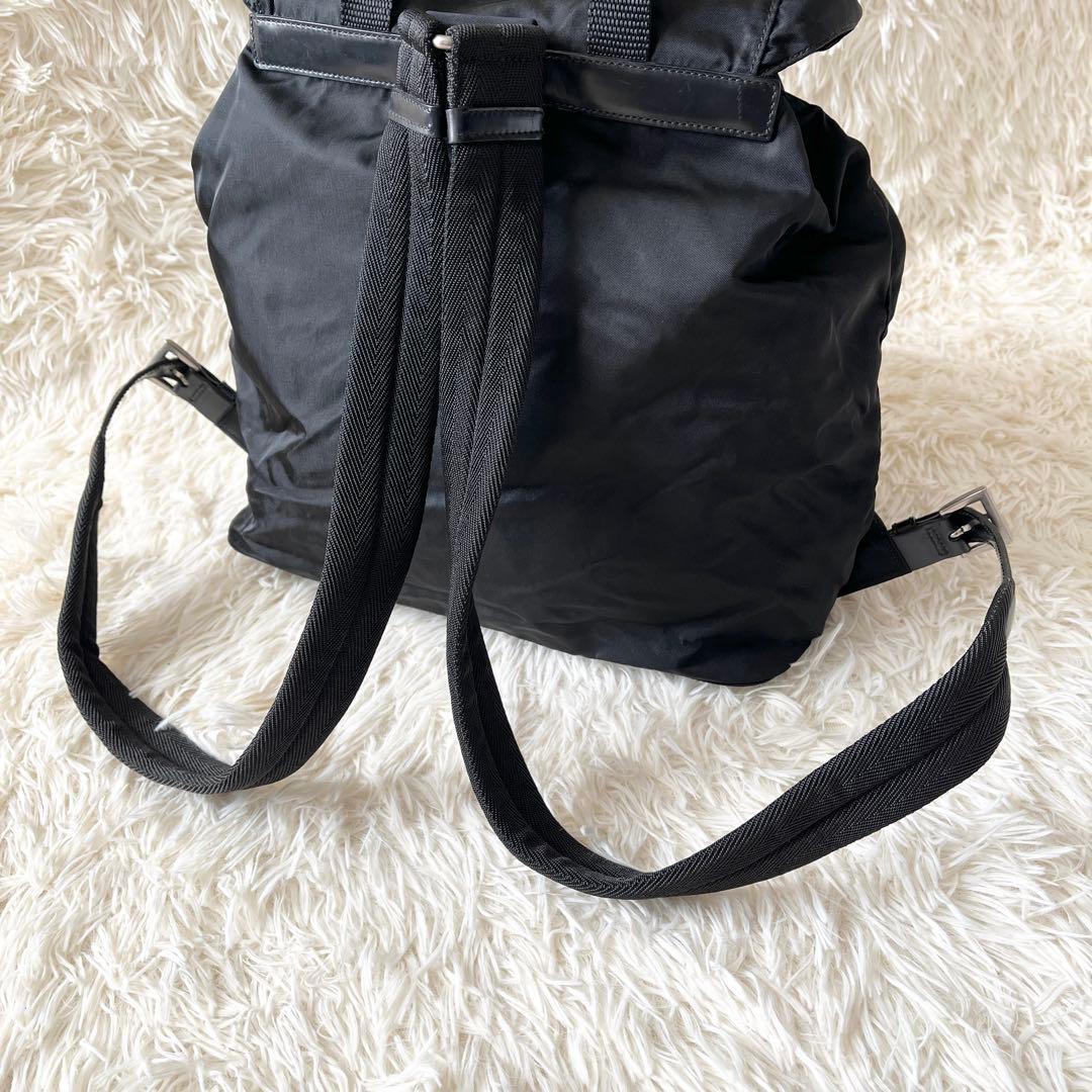 未使用級✨PRADA プラダ　リュック　ブラック　B2811 三角ロゴプレート