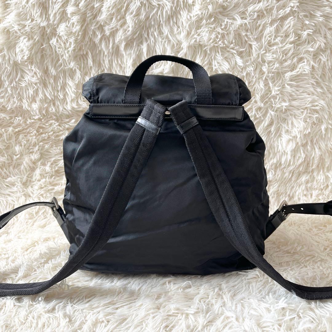 未使用級✨PRADA プラダ　リュック　ブラック　B2811 三角ロゴプレート