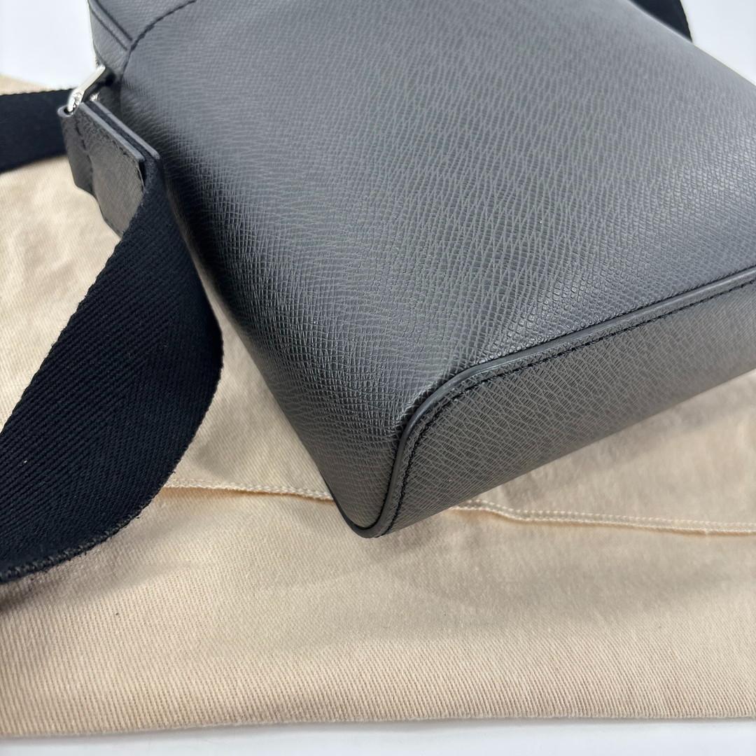 新品未使用/IC ルイヴィトン タイガ アントン ポシェット ショルダーバッグ