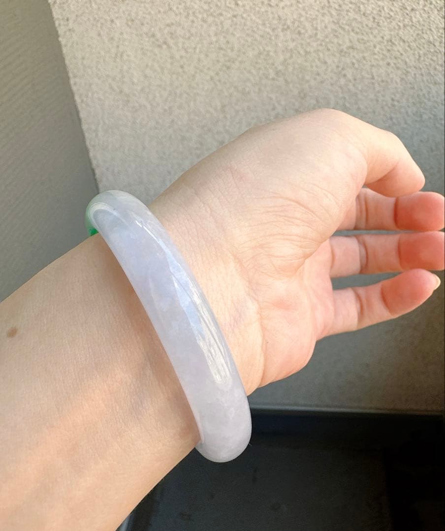 薄紫とグリーンのグラデーションAランクは翡翠ヒスイバングル