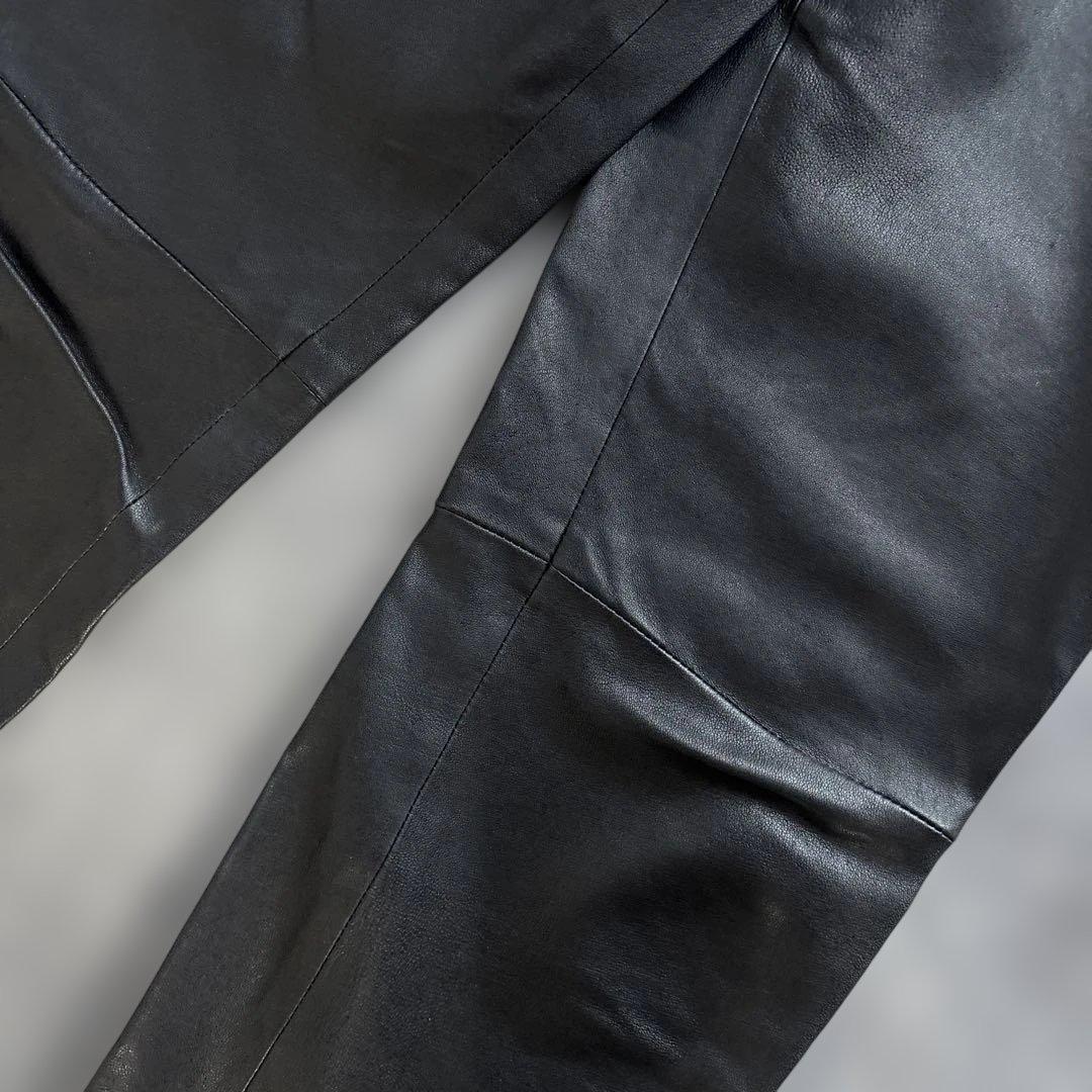 黒レザー スリムフィットパンツ