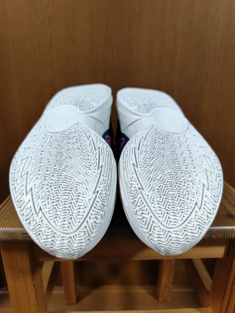 Nike Kyrie Low 5　ナイキ　カイリーロー5