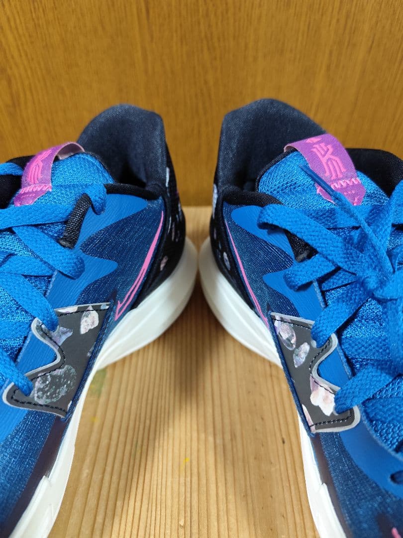 Nike Kyrie Low 5　ナイキ　カイリーロー5