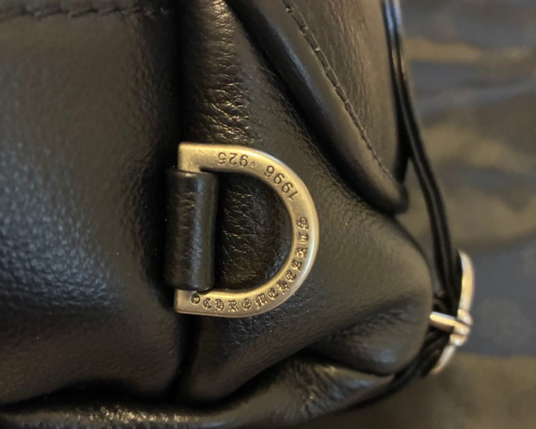 ブラックレザー ボディバッグ　ノーブランド