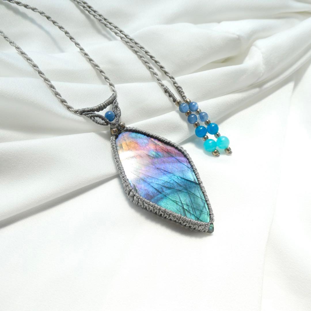 ねこまにあ　特大レインボーラブラドライトのマクラメネックレス