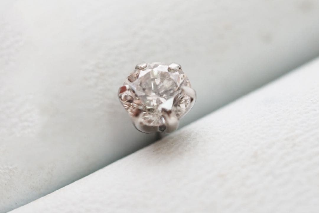 ザ*迎様 プラチナ900 ダイヤモンド0.29ct 片耳ピアス 中央宝石 片方ピ