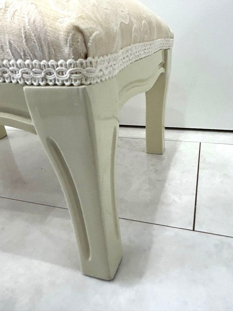 イタリアフットスツール　猫脚ホワイトベージュ　W34✖️D23.5✖️H20.5cm