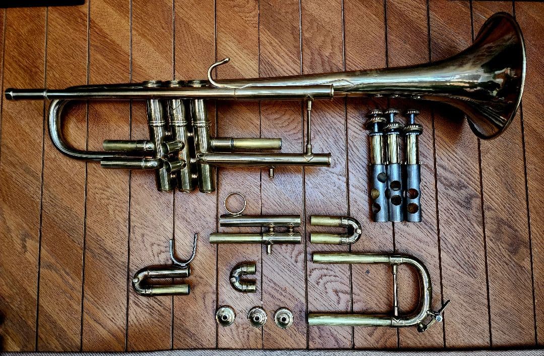 Bach トランペット TR300 音鳴りok キズ、一部凹みあり