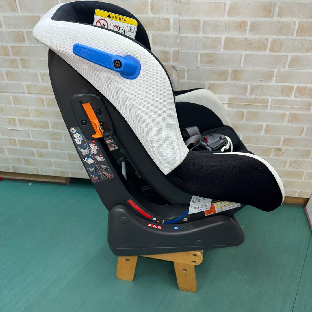 コンビ　チャイルドシート ウィゴー　新生児から　日本製
