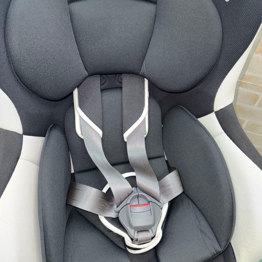 コンビ　チャイルドシート ウィゴー　新生児から　日本製
