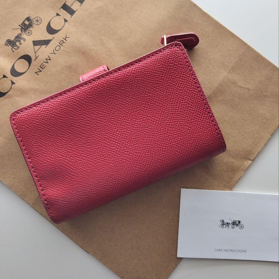 【新品】コーチ　COACH 新作　二つ折り財布　レッド　ピンク