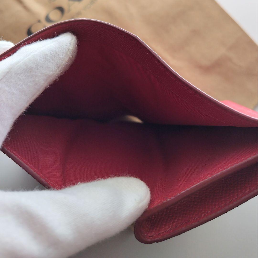 【新品】コーチ　COACH 新作　二つ折り財布　レッド　ピンク