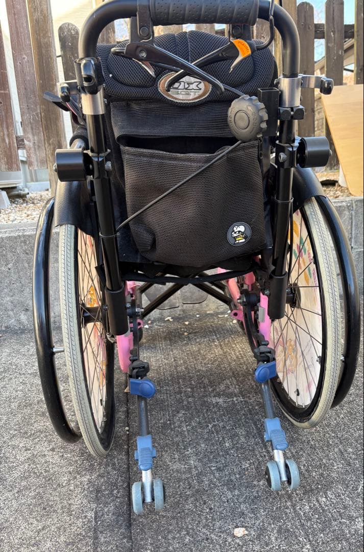 家虎　自走用車椅子 黒とピンク 子供用
