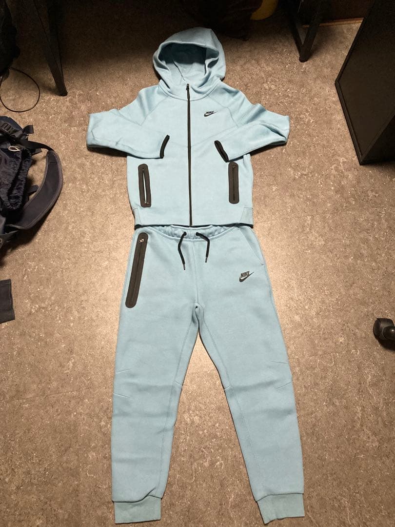 《海外限定》NIKEテックフリース　水色