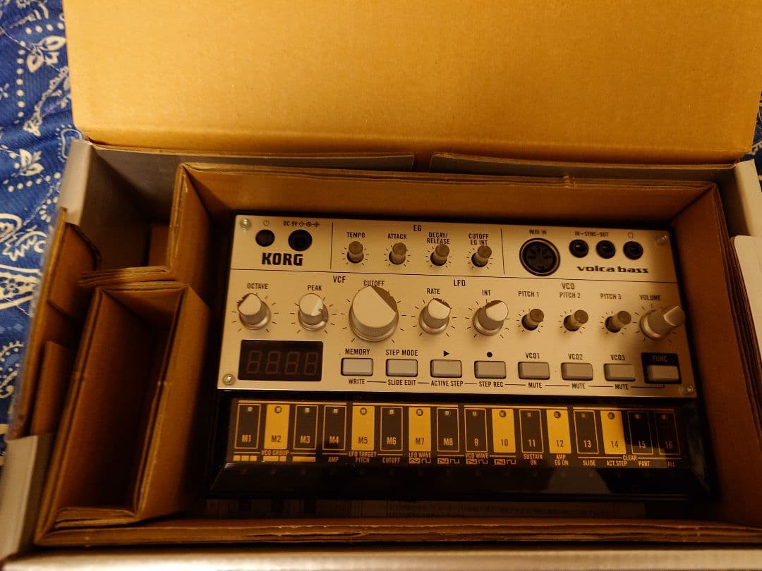 鍵盤楽器 KORG volca bass
