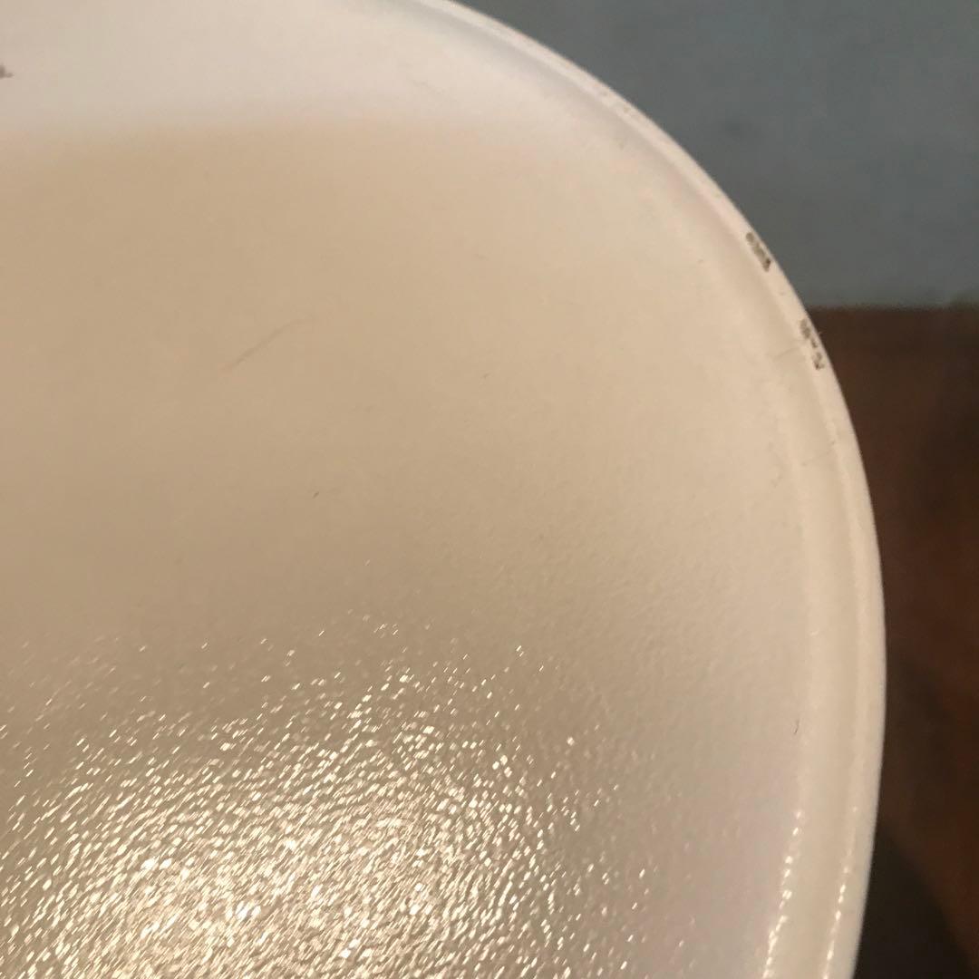 美品　鉄製　ホワイト　サイドテーブル　annachen デザイン　ナイトテーブル