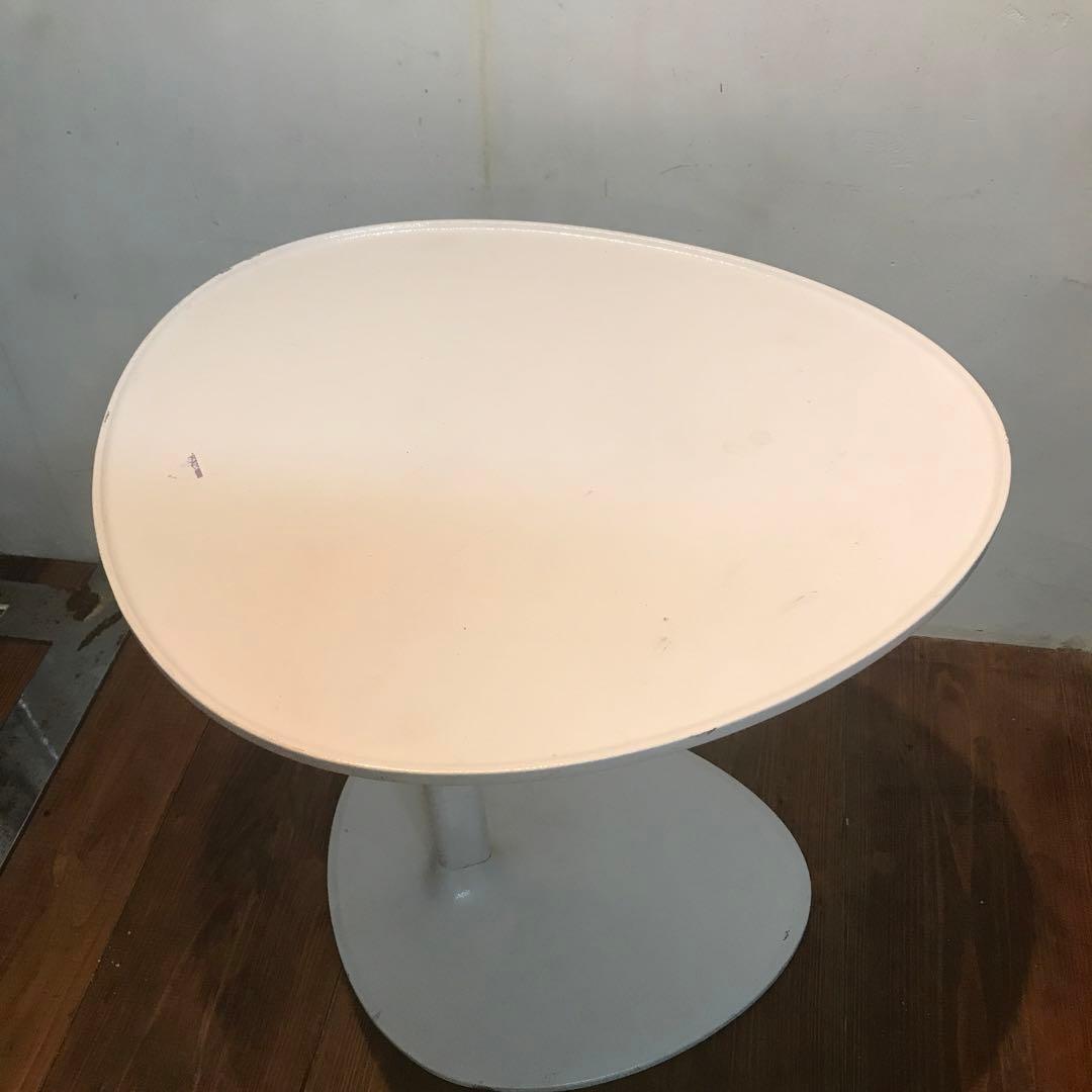 美品　鉄製　ホワイト　サイドテーブル　annachen デザイン　ナイトテーブル