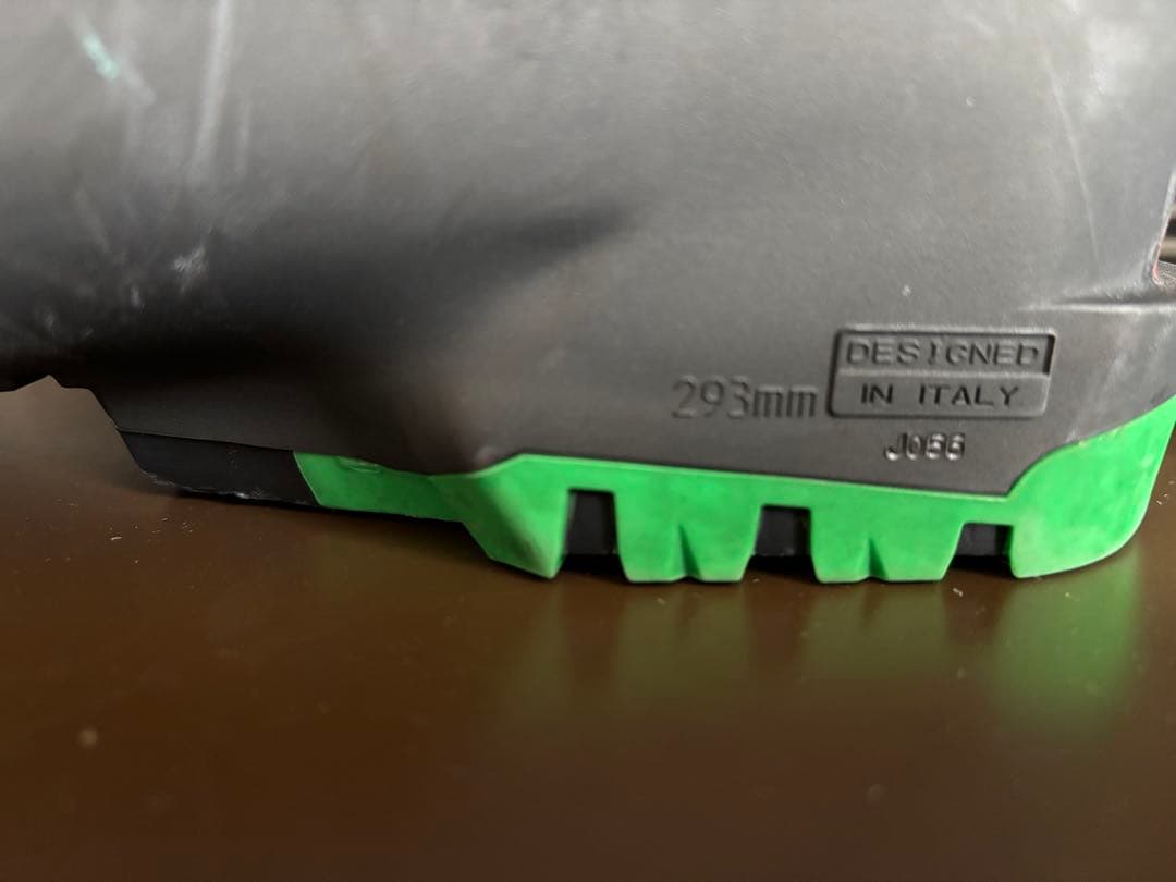 HEAD VECTOR EVO 120スキーブーツです。ブラック/グリーン