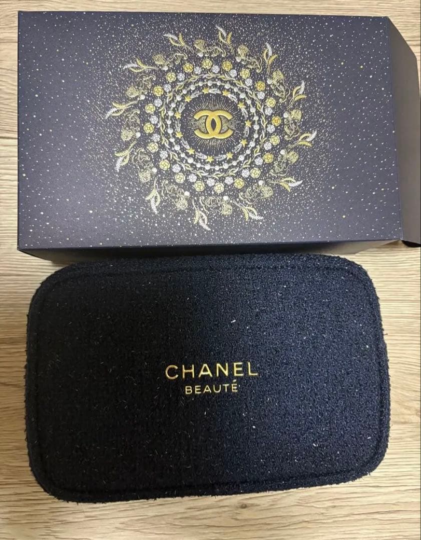 CHANEL 2025年ホリデー限定セット　ポーチ