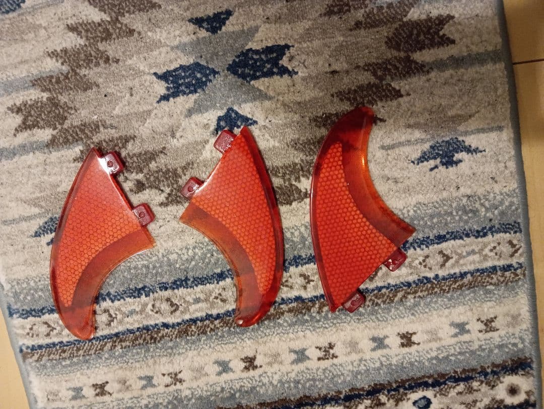 SOAR サーフボードフィン 赤 3個セット