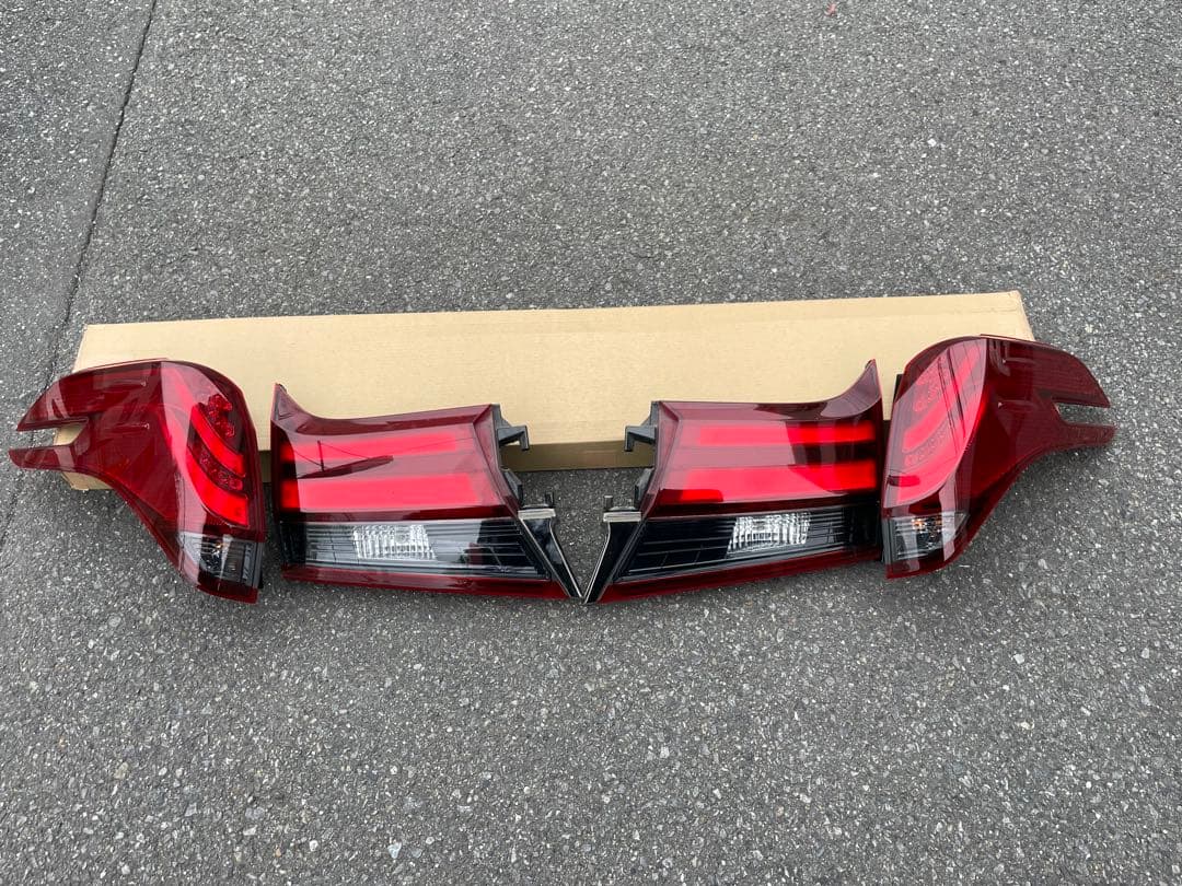 30アルファード 前期テールランプ　値下げしました！