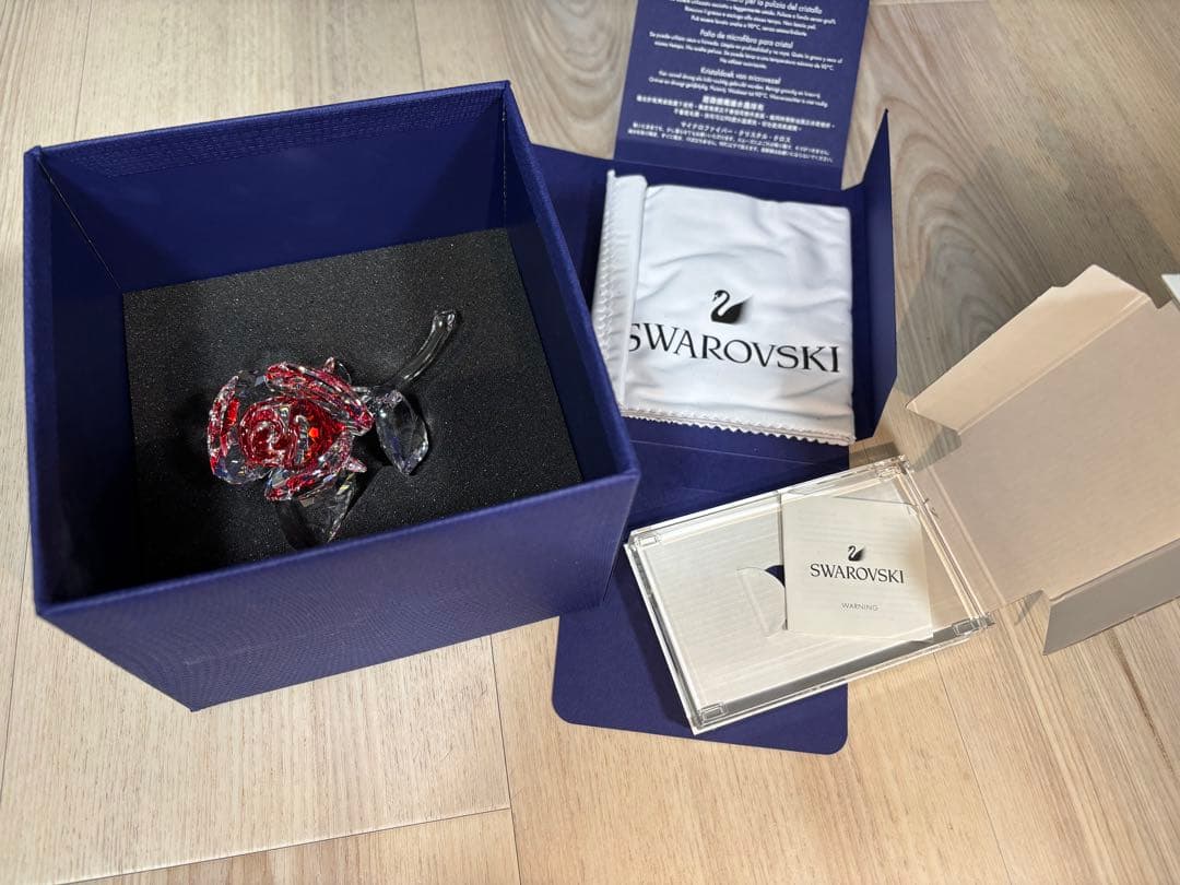 A《新品未使用》Swarovski クリスタルローズ