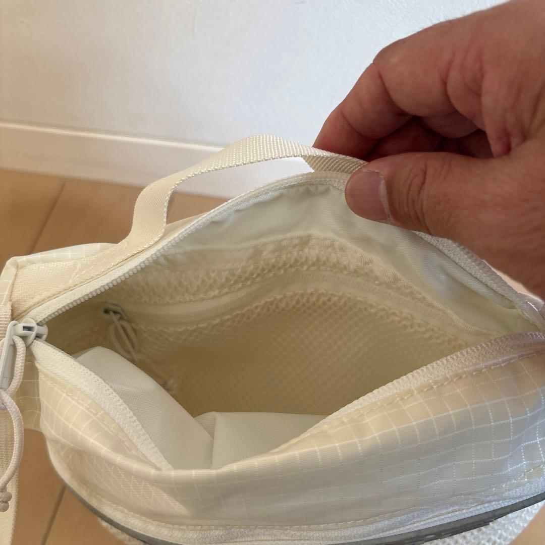 【新品　未使用】Supreme メッシュショルダーバッグ ホワイト