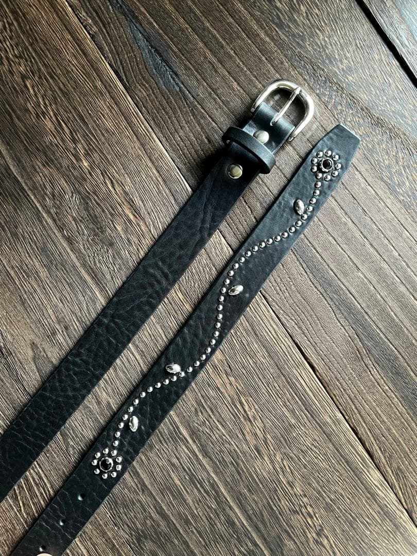 スタッズナローロングベルト　2.4cmシルバーシボ　フラワー　HTC CALEE