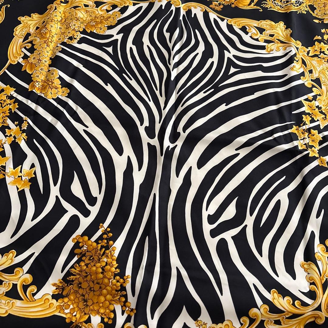 ATELIER VERSACE シルク スカーフ ヴェルサーチェ ゼブラ 花柄 - メルカリ