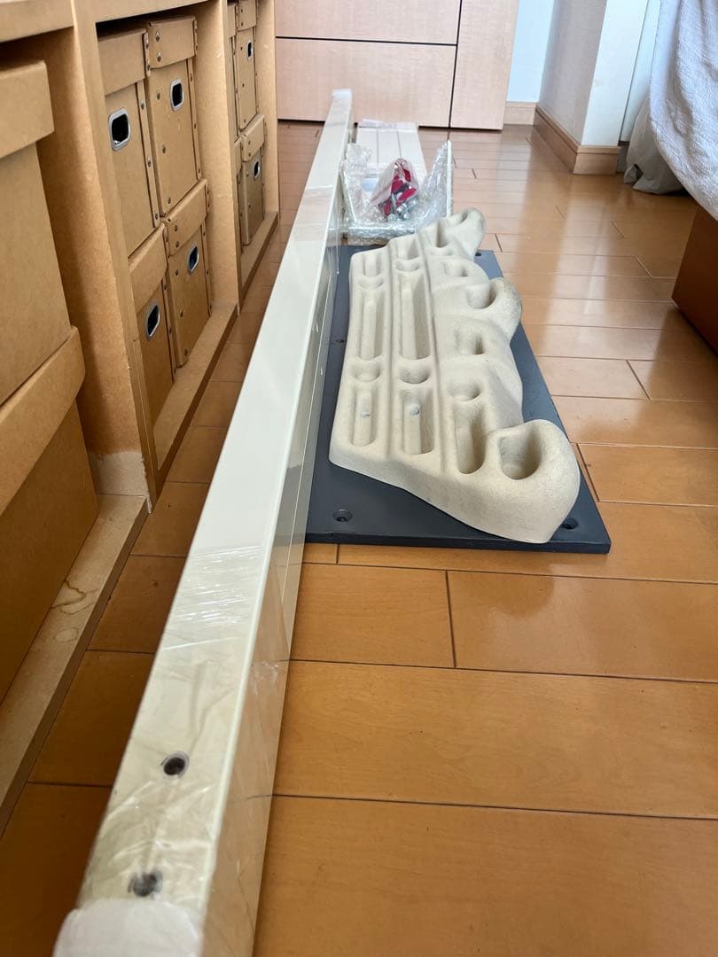 東商アソシエート株式会社 懸垂ラック白色（フィンガーボード付き