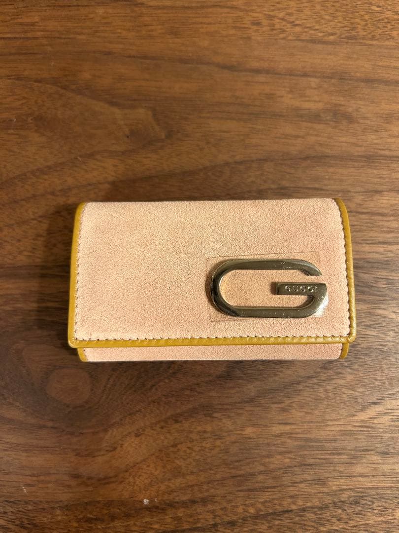 GUCCI スエード キーケース ピンク 箱付きの通販はau PAY マーケット
