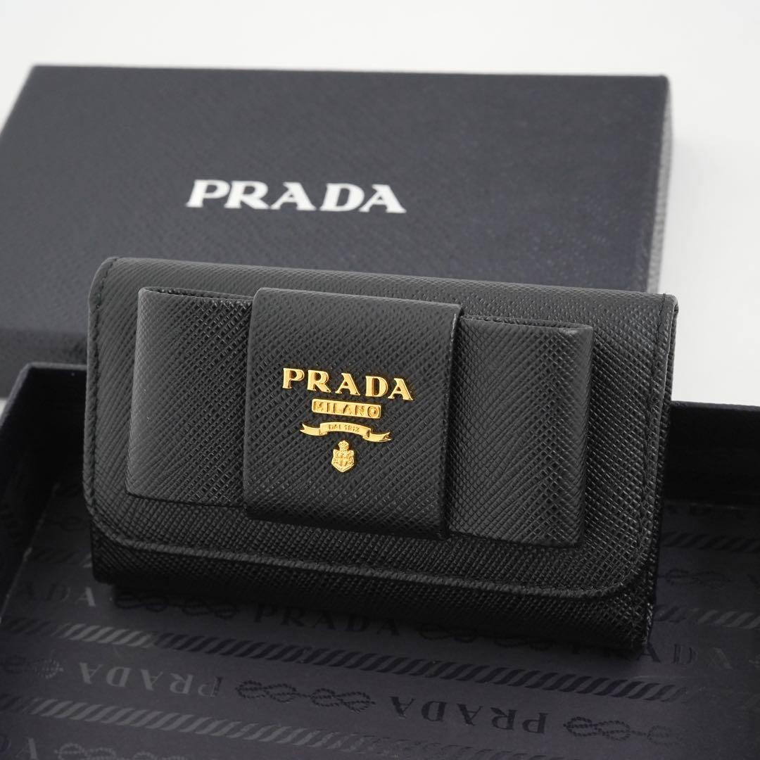 ✨未使用に近い・箱付き✨　プラダ　キーケース　サフィアーノレザー　リボン　黒