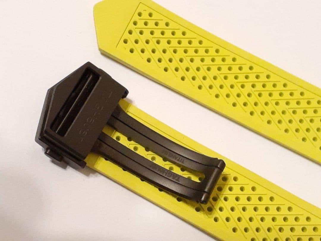 未使用　タグホイヤー 純正 コネクテッド　45mm用　ラバーベルト イエロー