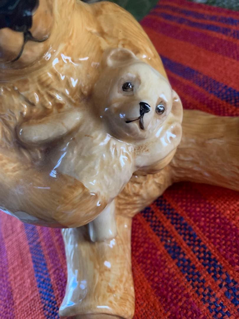 イギリスアンティーク クマさんがクマちゃんを抱っこしてるレアな陶器