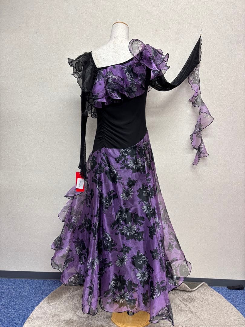 紫と黒のフリル社交ダンスワンピース