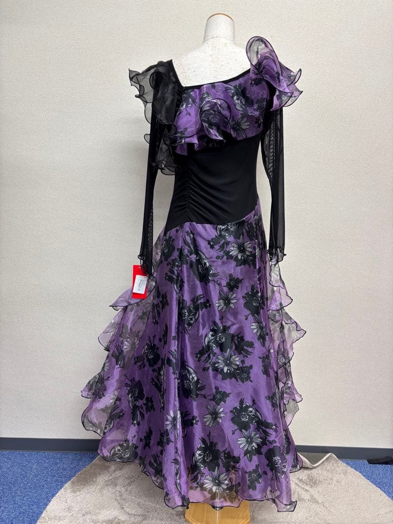 紫と黒のフリル社交ダンスワンピース