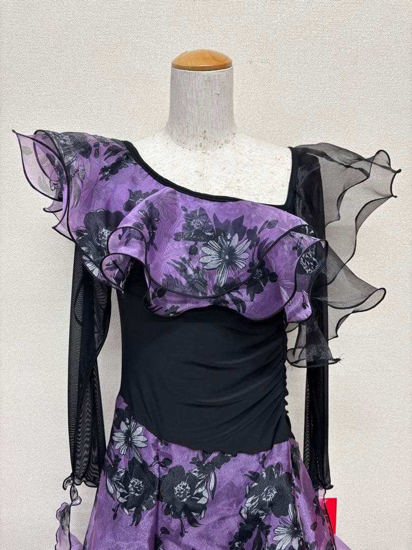 紫と黒のフリル社交ダンスワンピース