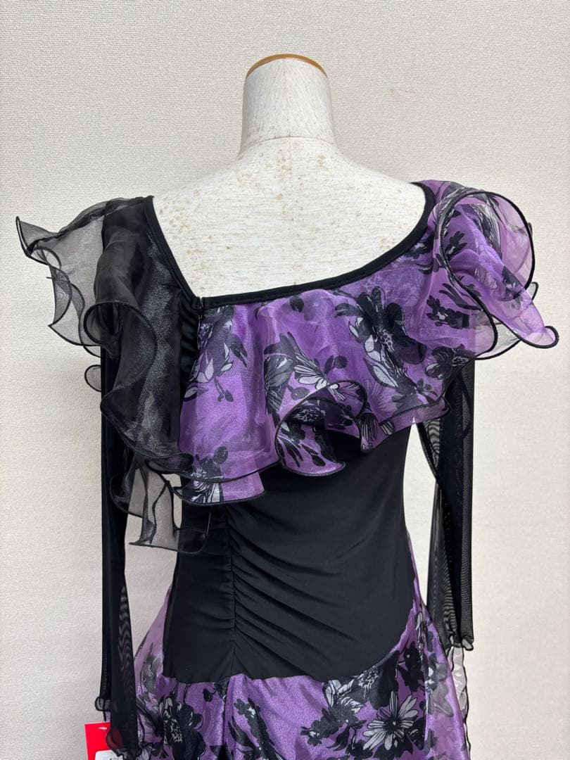 紫と黒のフリル社交ダンスワンピース