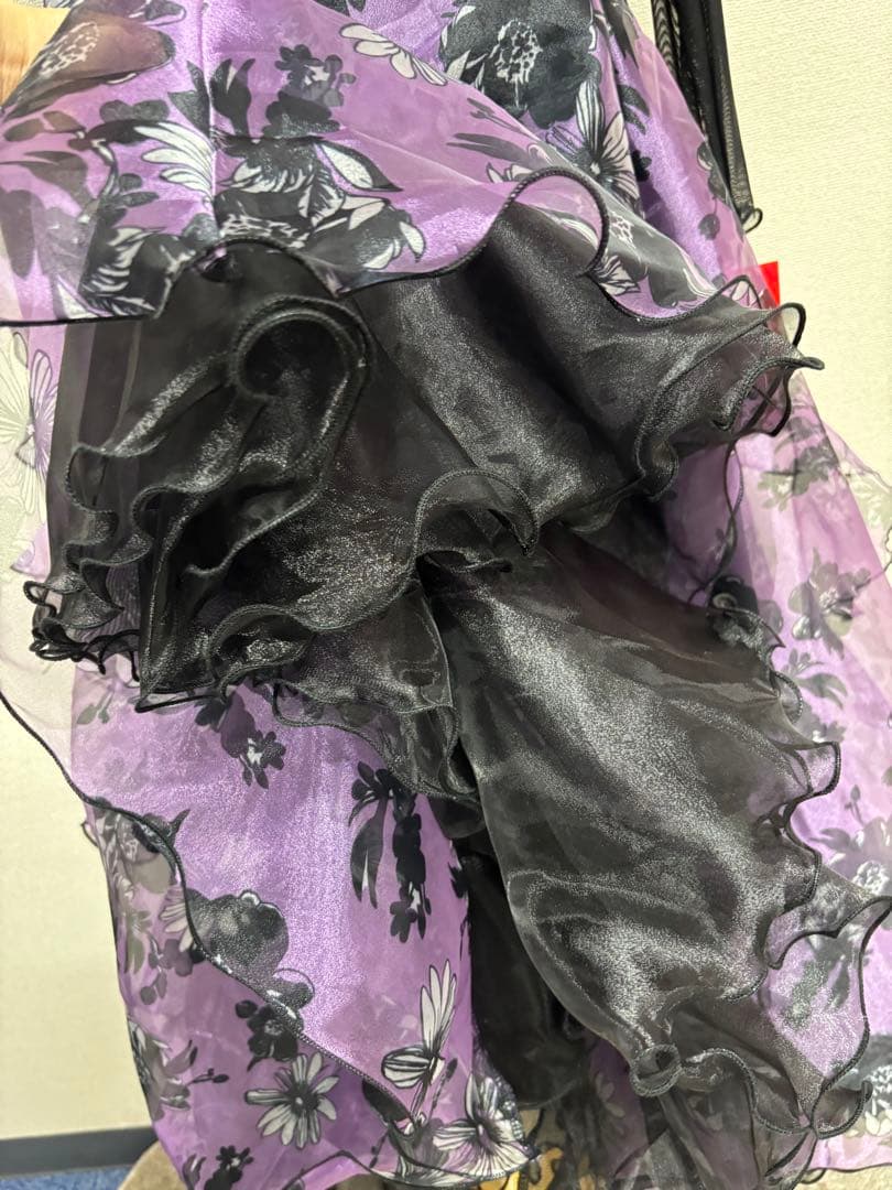 紫と黒のフリル社交ダンスワンピース