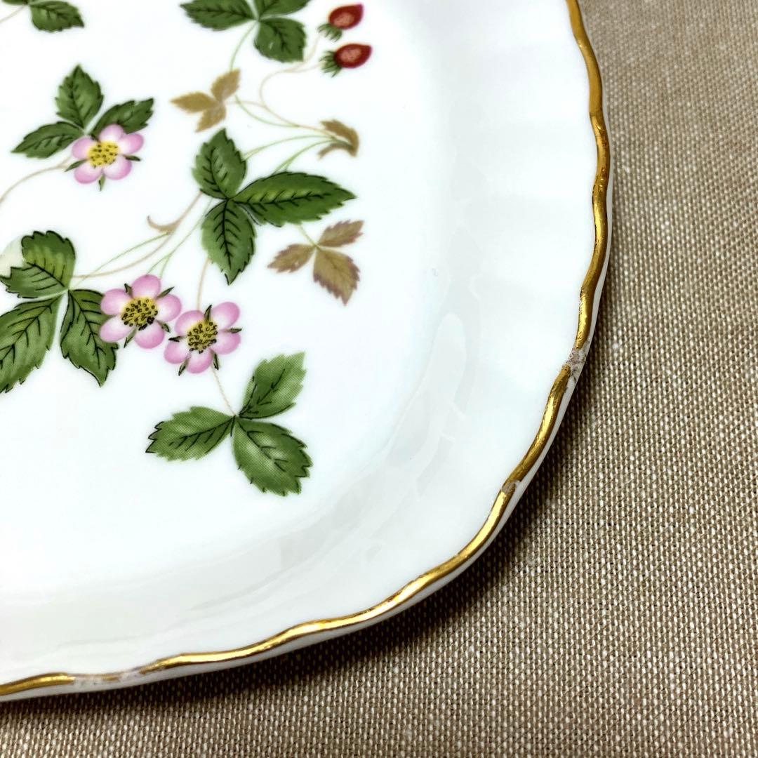 ウェッジウッド ワイルドストロベリー スパイラルトレイ 黒壺 - メルカリ