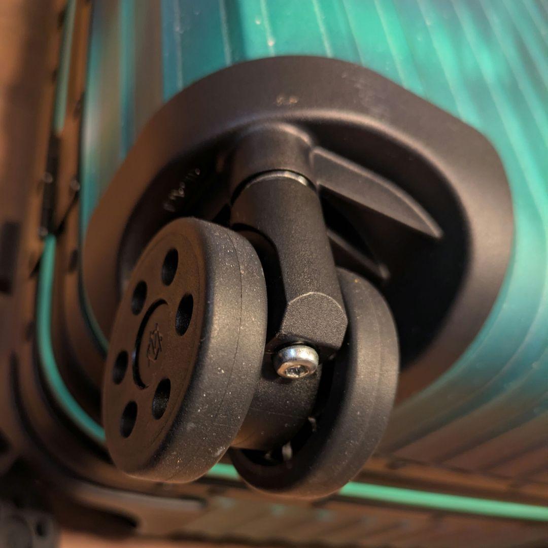 RIMOWA キャリーケース 世界限定1000 “オーロラ”