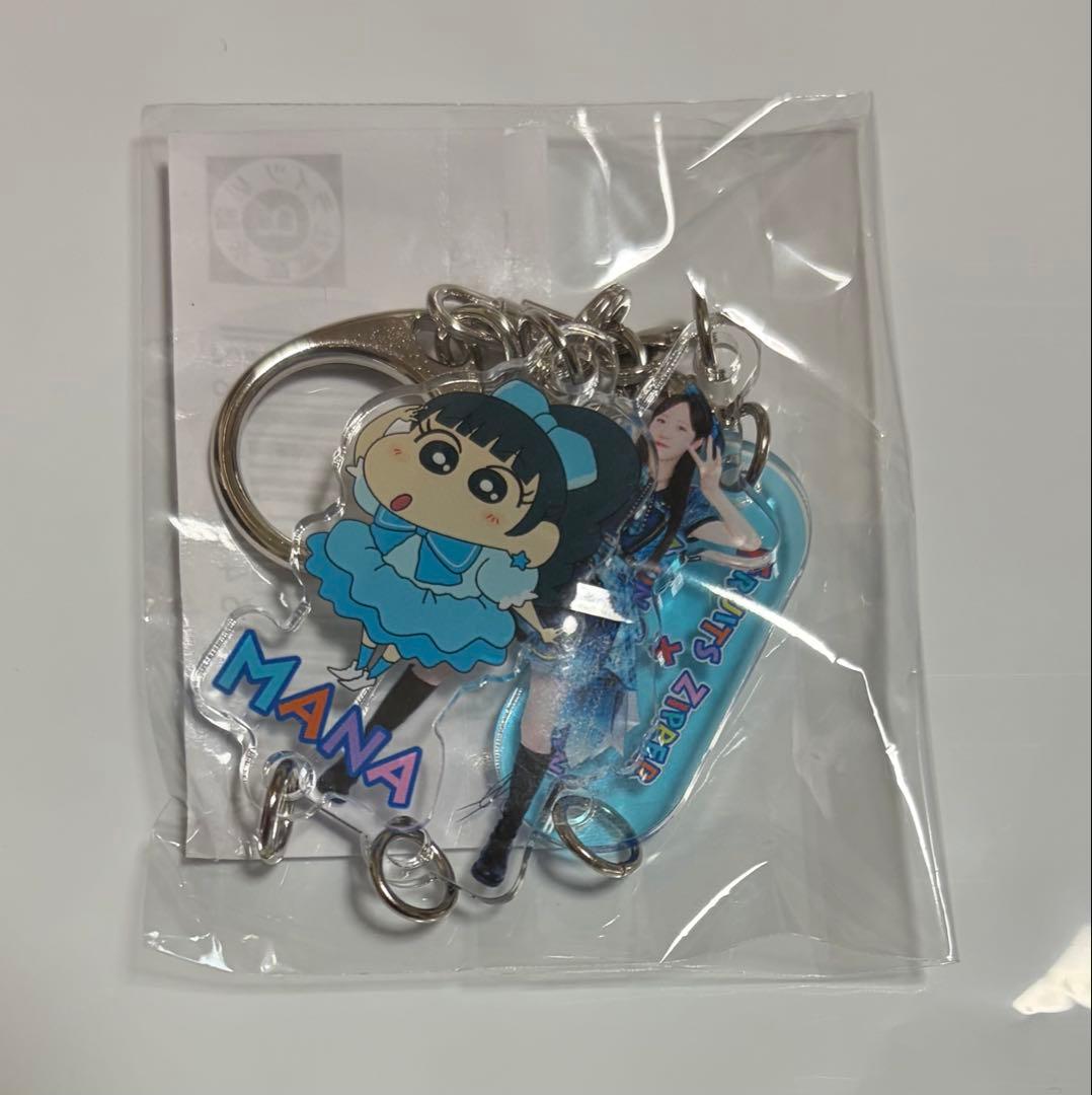 FRUITS ZIPPER 真中まな 3連アクキー feat.クレヨンしんちゃん - メルカリ