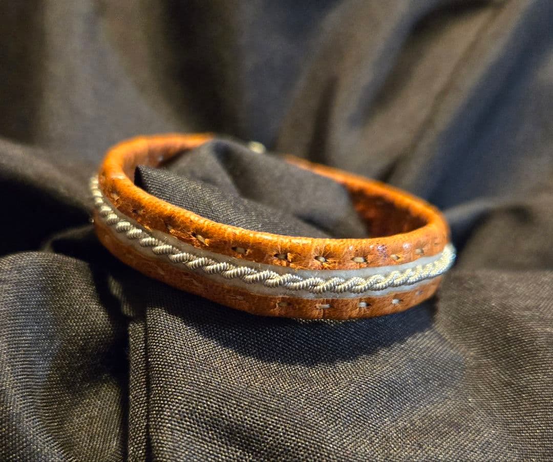 マリアルドマンサーミブレスレットブラウン×wh.シルバー - メルカリ