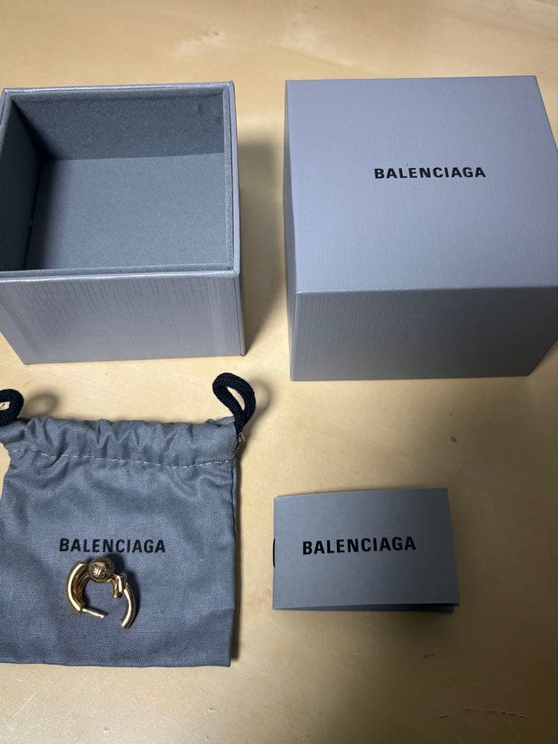 ト*ン様 BALENCIAGA ピアス　ゴールド　片耳