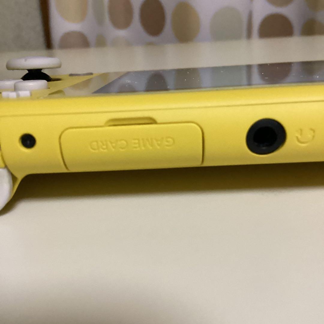 任天堂　Switchライト　イエロー　本体と充電器