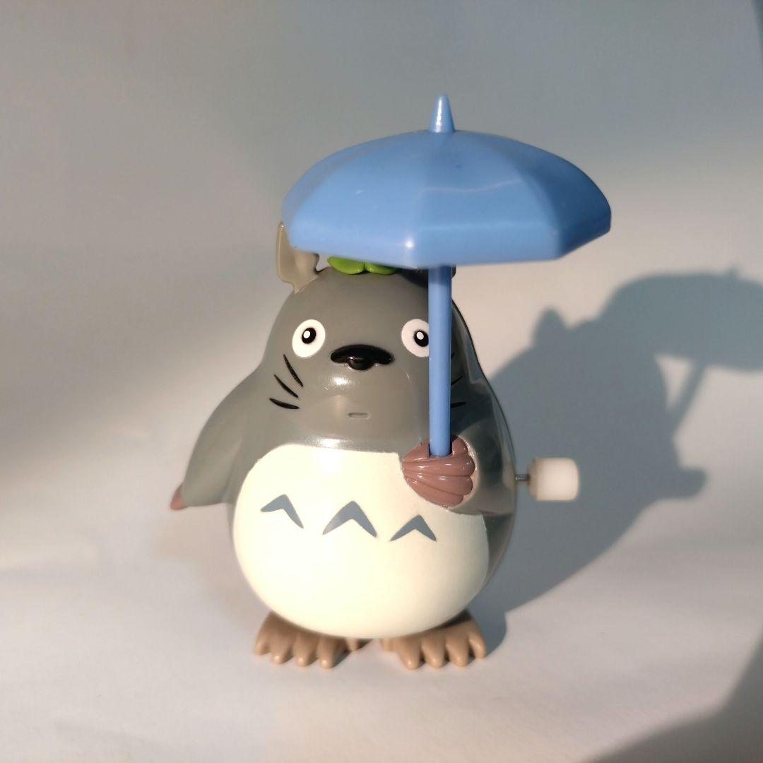 トトロ傘付き 歩くフィギュア 高さ約10cm - メルカリ